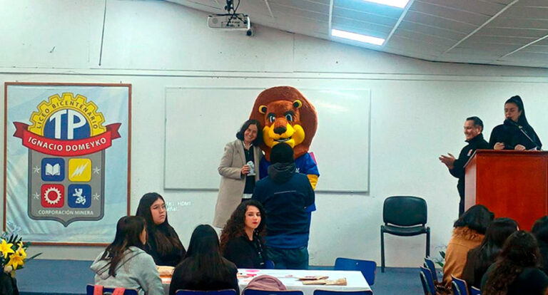 Fortaleciendo los lazos con la comunidad educativa